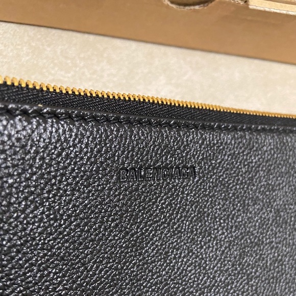 🔥BALENCIAGA Black Leather Pouch Bag🔥 NEW!! - Picture 4 of 7